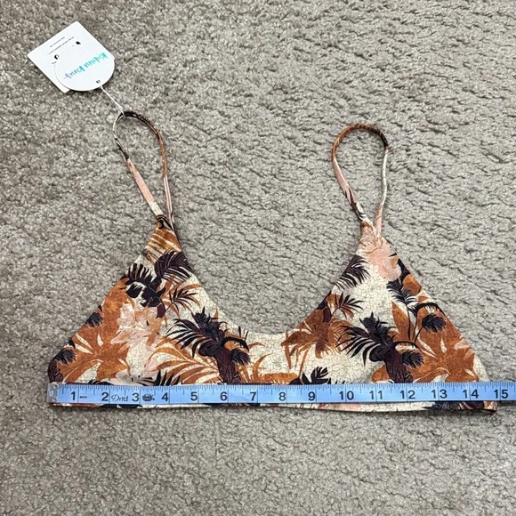 Kulani Kini’s bikini - Picture 5 of 7